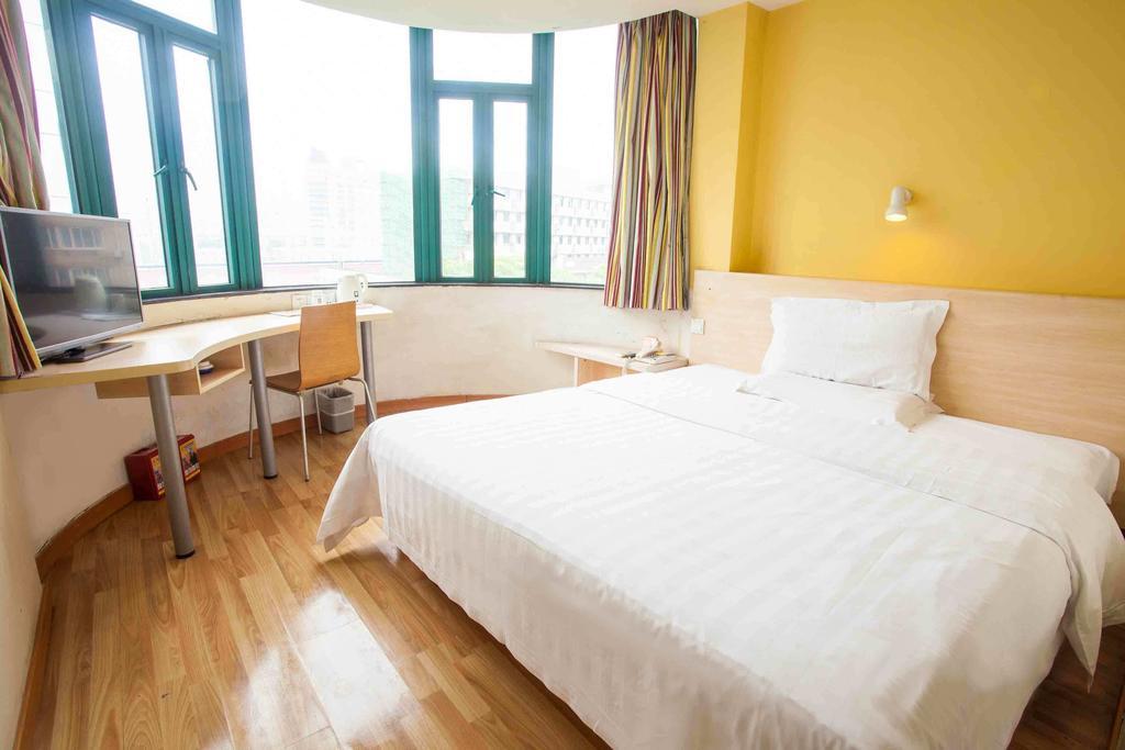 7Days Inn Guangzhou Baiyun International Airport Renhezhen Стая снимка