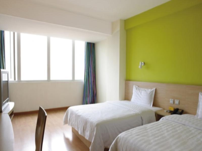 7Days Inn Guangzhou Baiyun International Airport Renhezhen Екстериор снимка